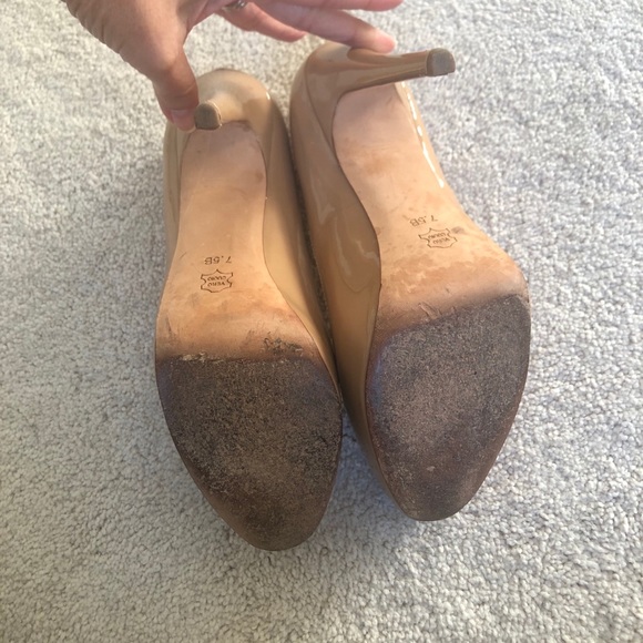 Footcandy platform classic nude/tan heels. - Picture 9 of 9